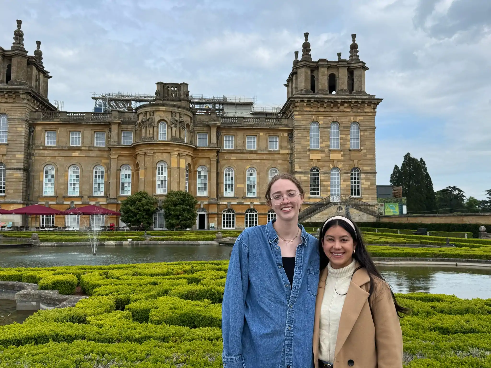 MACU students in front of Blenheim Palace in Woodstock, Oxfordshire, England.